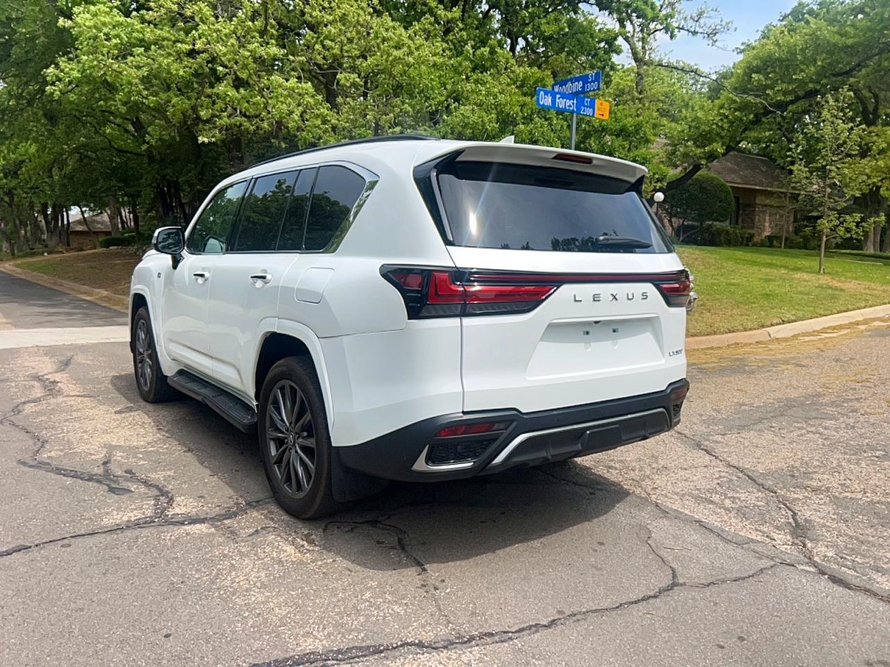 2024 Lexus Lx 600 F Sport Handling - Image 3