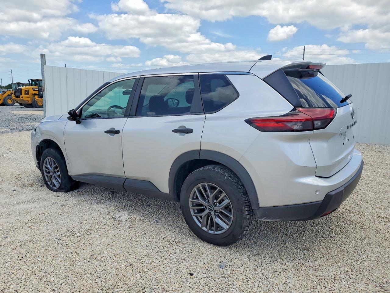 2024 Nissan Rogue S - Image 2