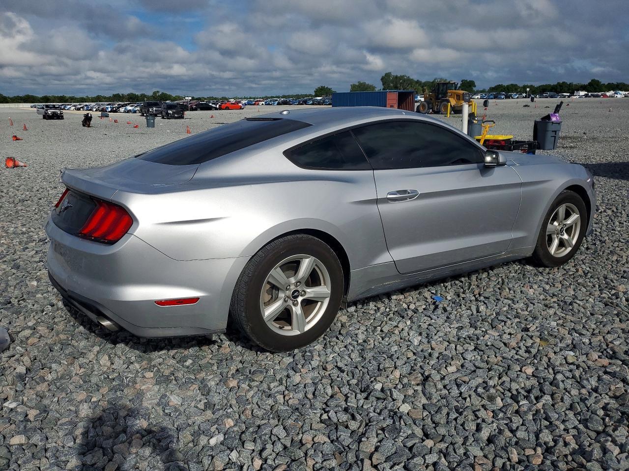 2019 Ford Mustang - Фото 3