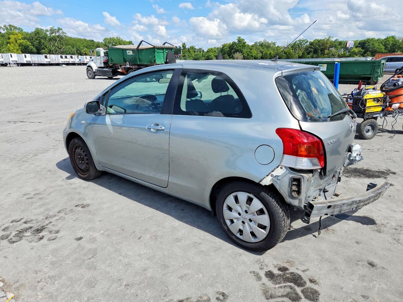 2011 Toyota Yaris Base - Image 2