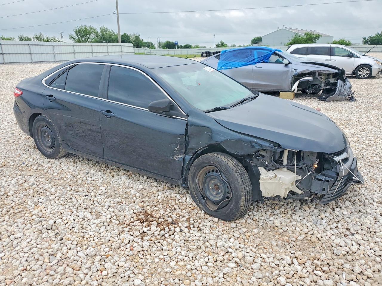 2015 Toyota Camry Le - Фото 4