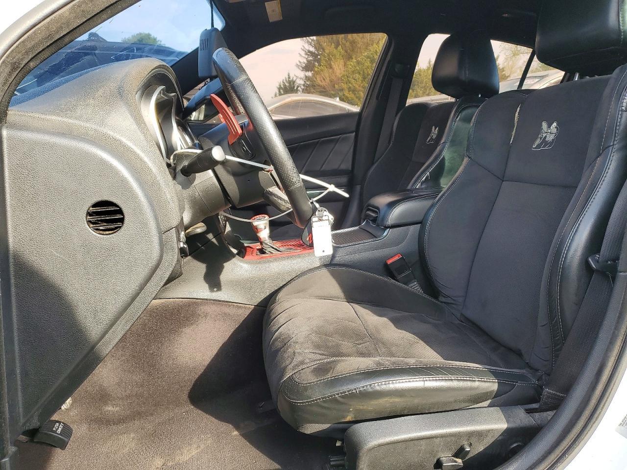2016 Dodge Charger R - Image 7