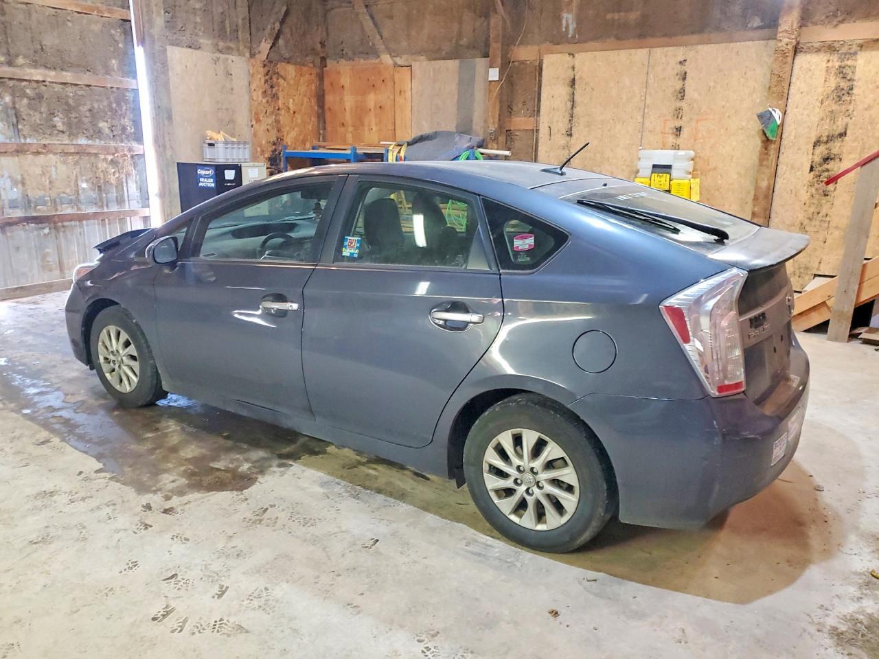 2012 Toyota Prius Plug-In Hybrid Base - Фото 2