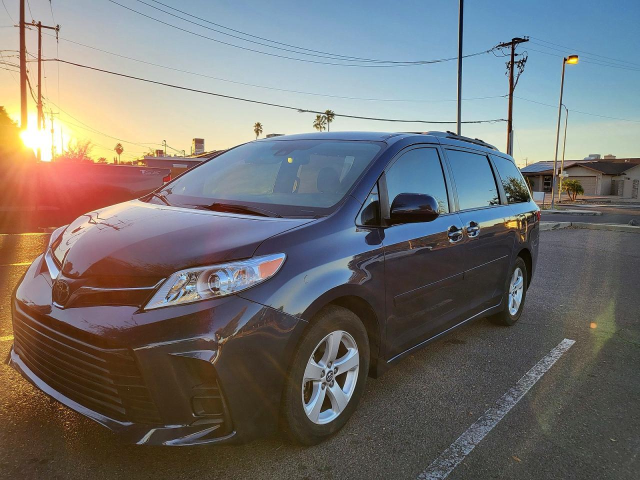 2020 Toyota Sienna Le - Фото 2