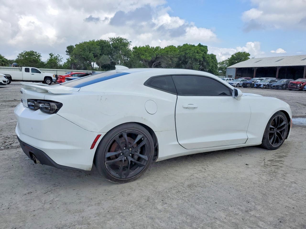 2019 Chevrolet Camaro Ss - Image 3