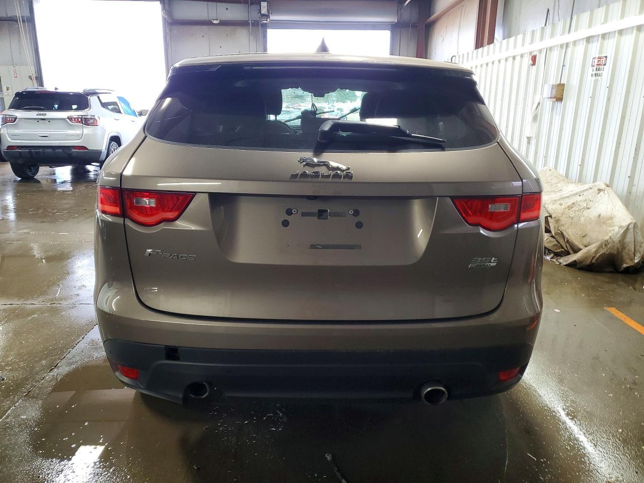 2017 Jaguar F-Pace Prestige - Image 6