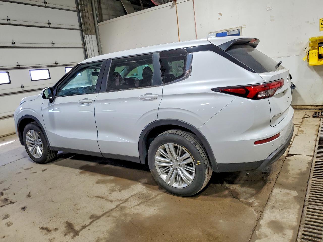 2023 Mitsubishi Outlander Es - Фото 2
