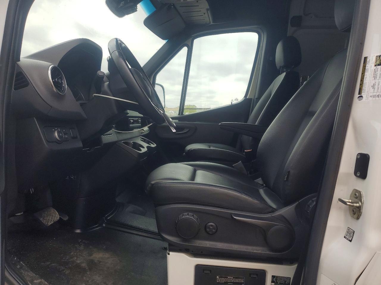 2023 Mercedes Benz Sprinter 2500 Delivery Van - Фото 7