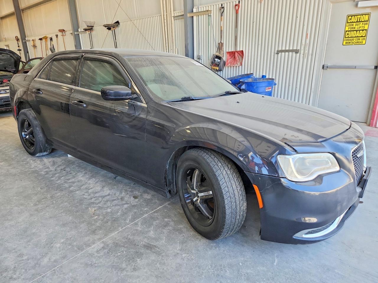 2015 Chrysler 300 Limited - Фото 4