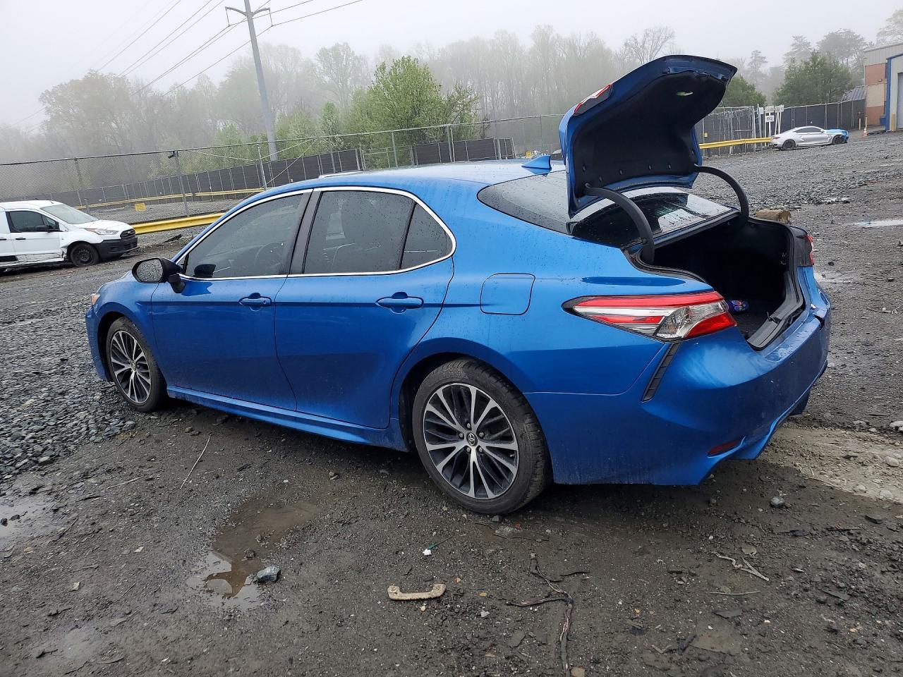 2018 Toyota Camry Se - Image 2