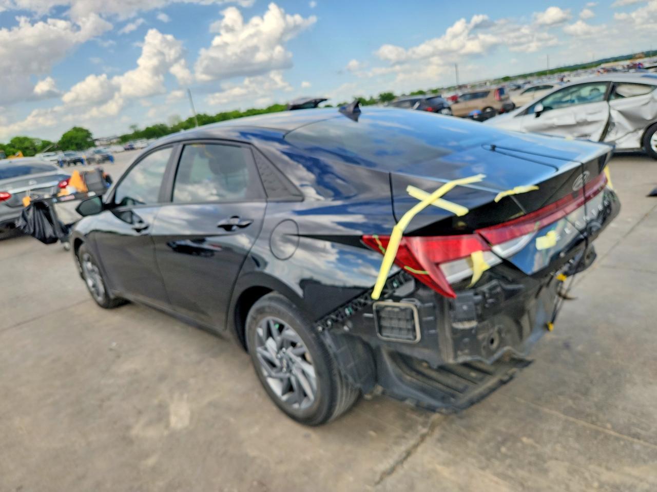 2024 Hyundai Elantra Sel - Image 2