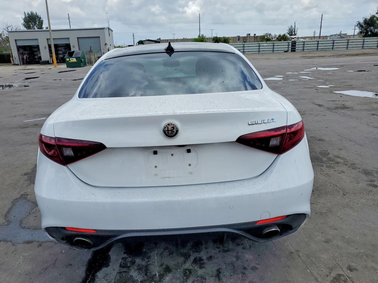 2019 Alfa Romeo Giulia Ti - Image 6