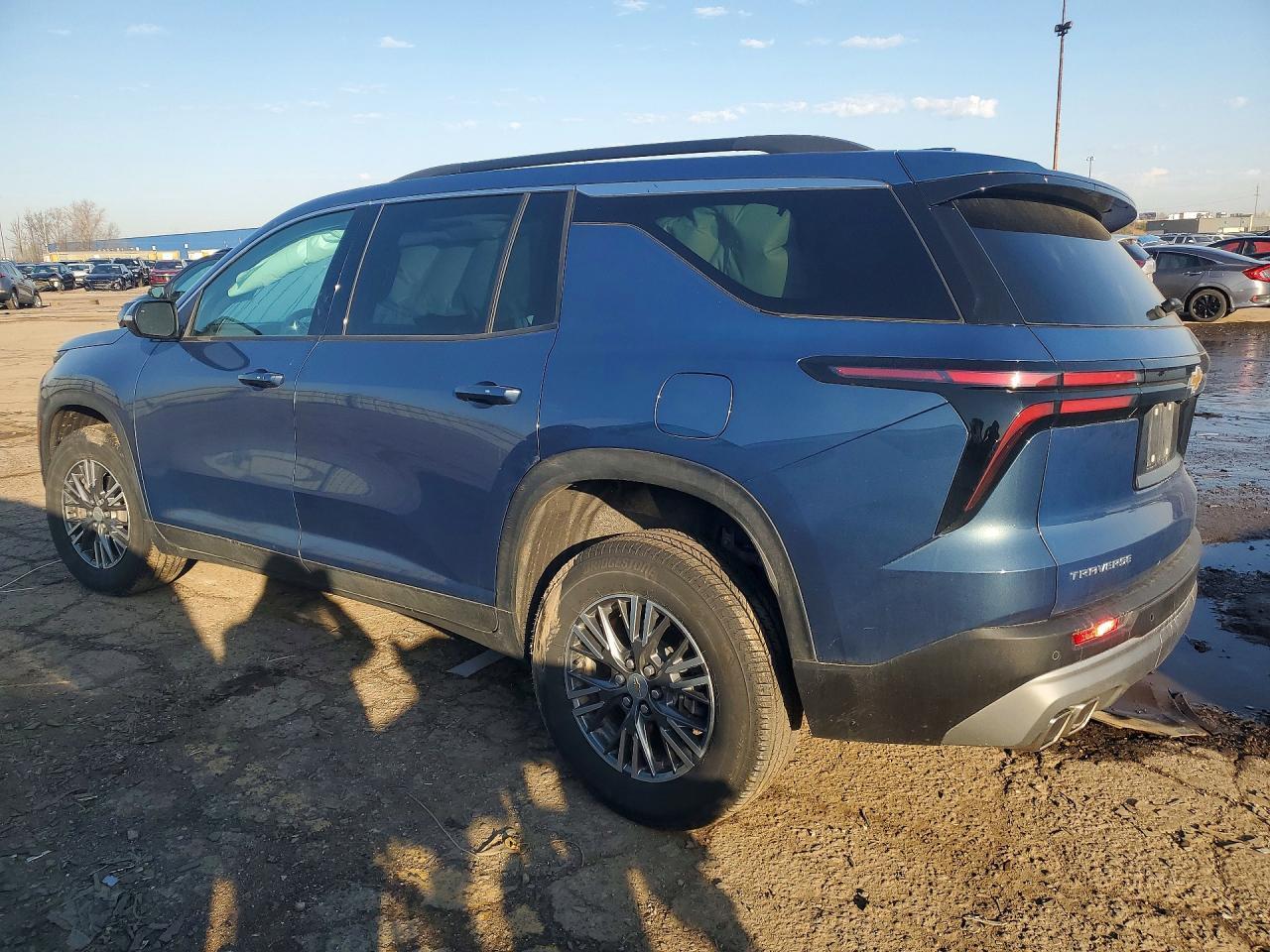 2025 Chevrolet Traverse Lt - Image 2