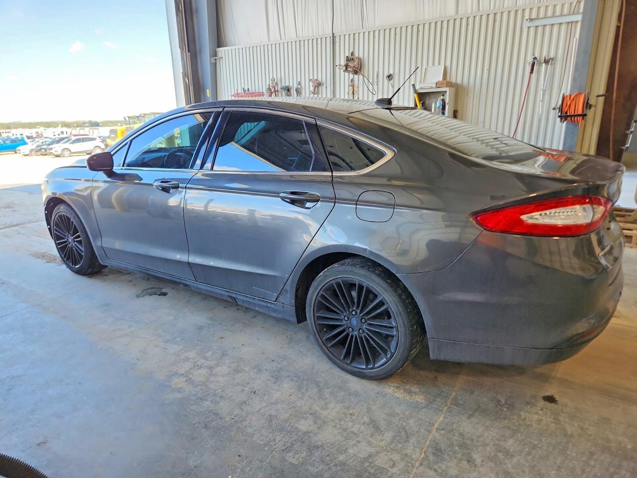2016 Ford Fusion Se - Image 2