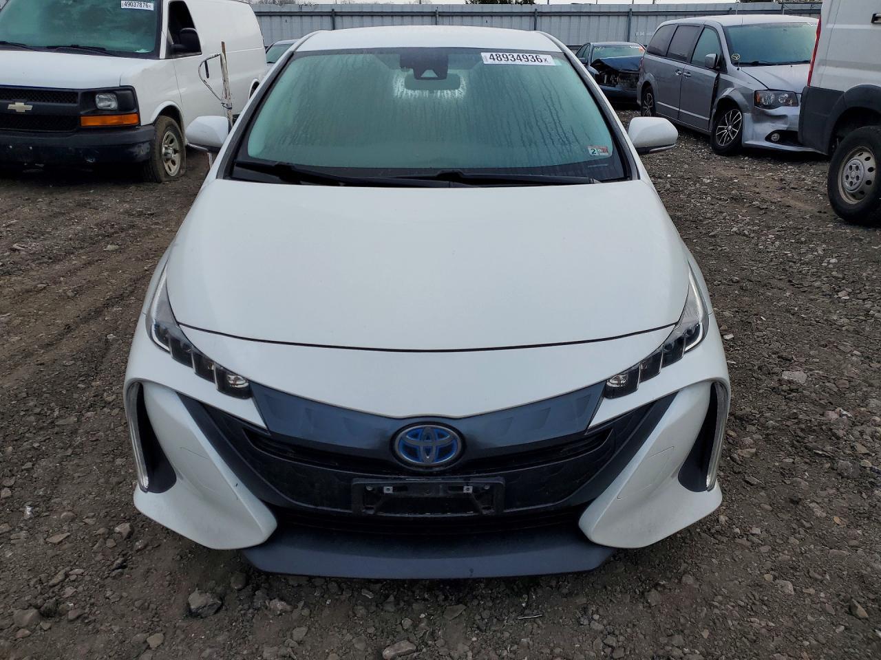 2020 Toyota Prius Prime Le - Image 5