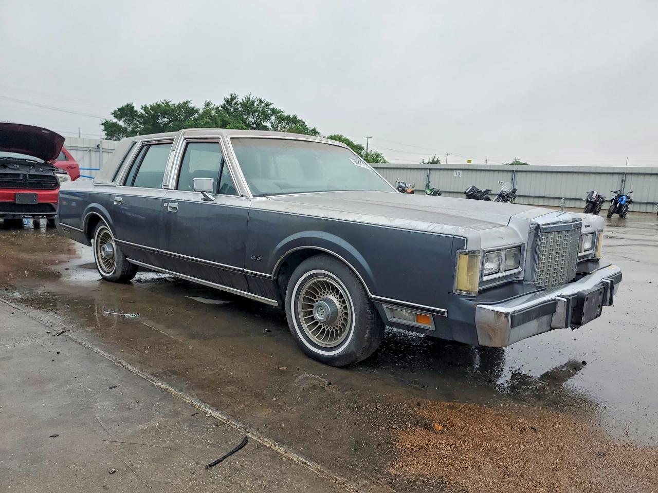 1985 Lincoln Town Car - Image 4