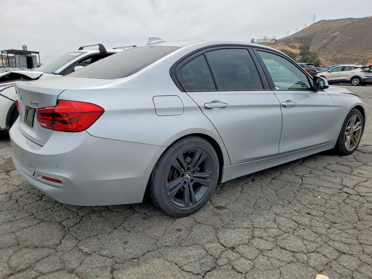 2016 BMW 320 I - Фото 3
