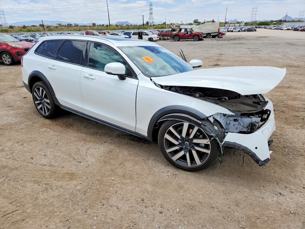 2026 Volvo V90 Cross Country Ultra - Фото 4