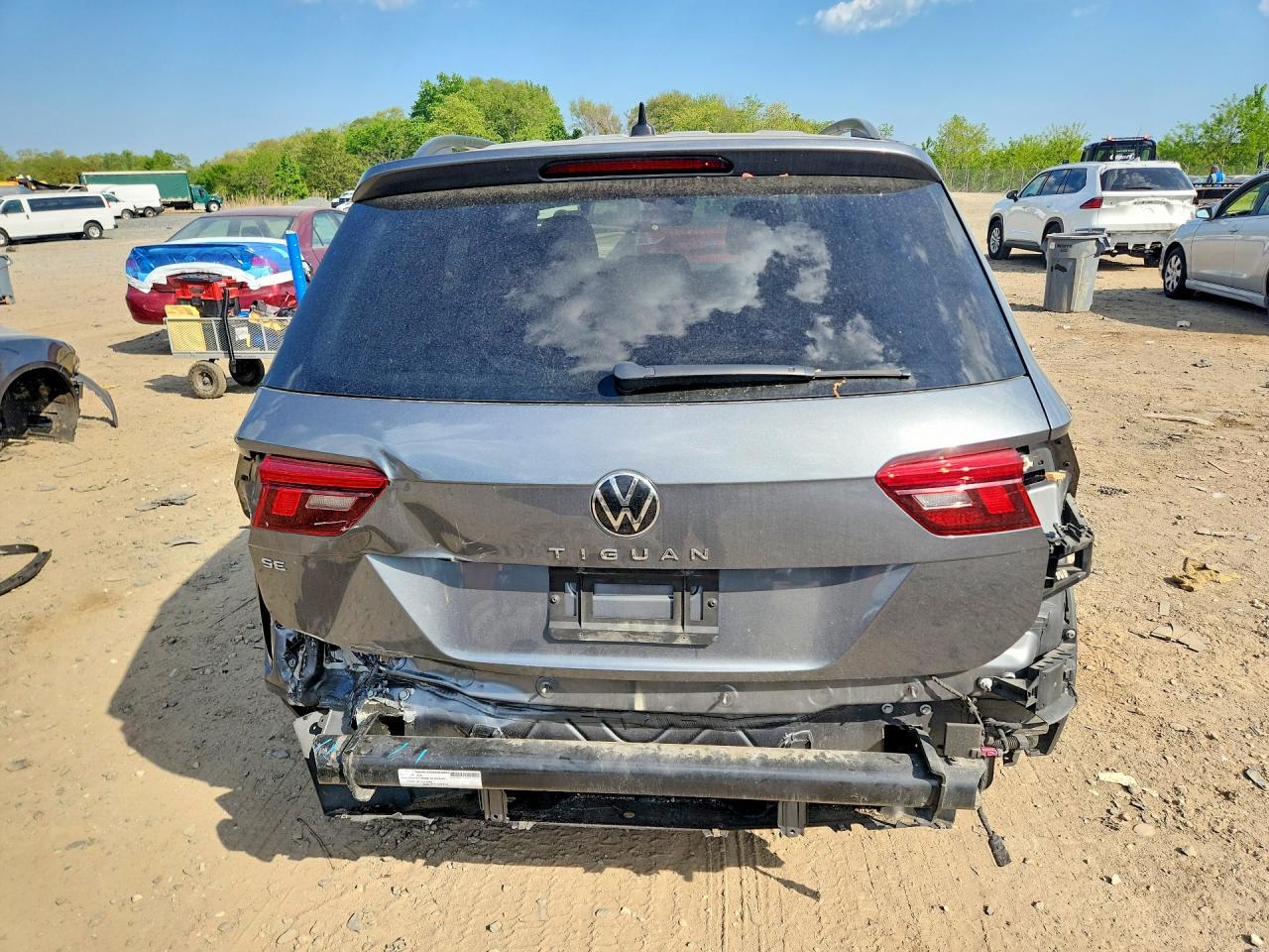 2023 Volkswagen Tiguan Se R-Line Black - Image 6