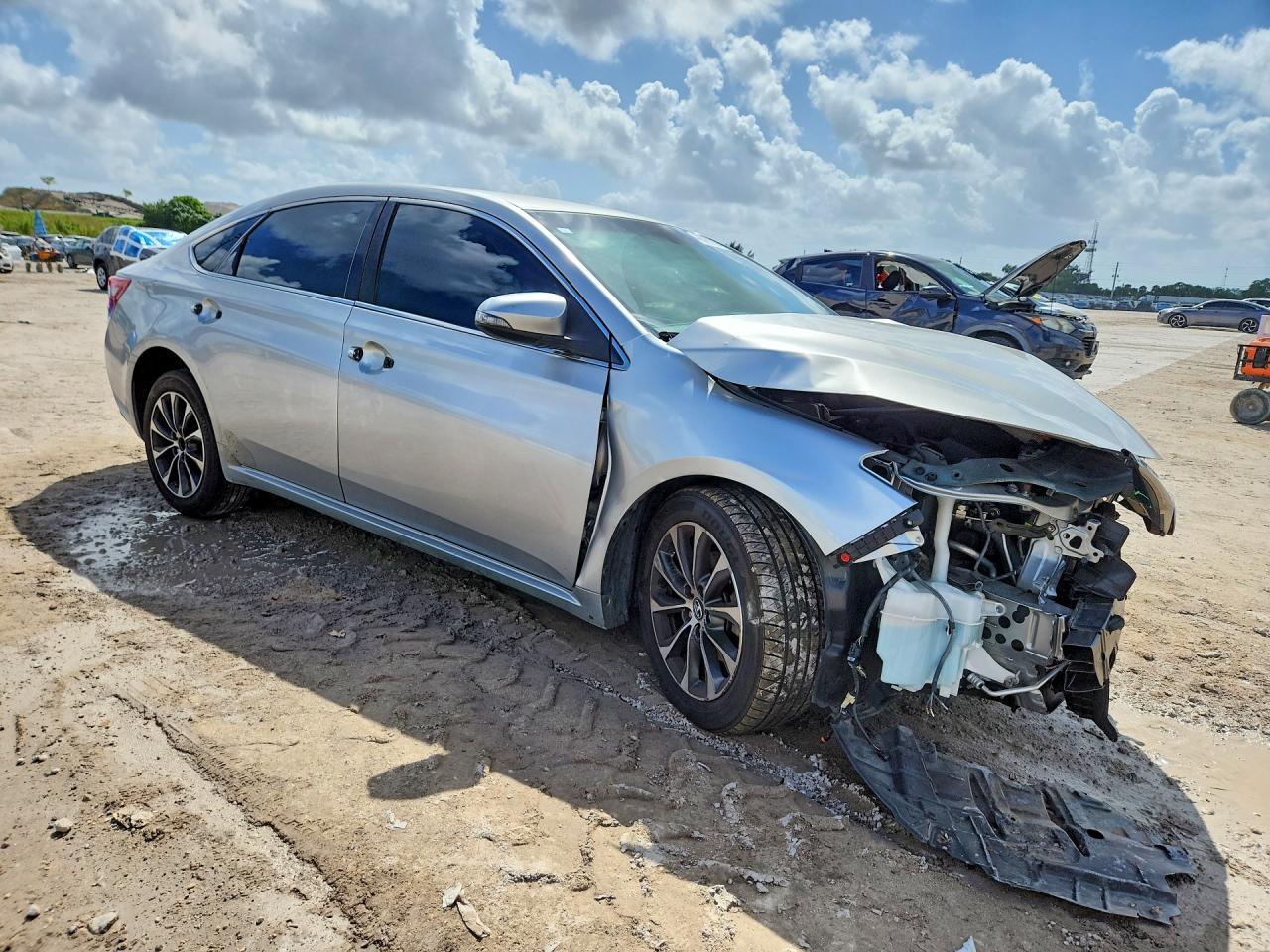 2016 Toyota Avalon Xle - Image 4