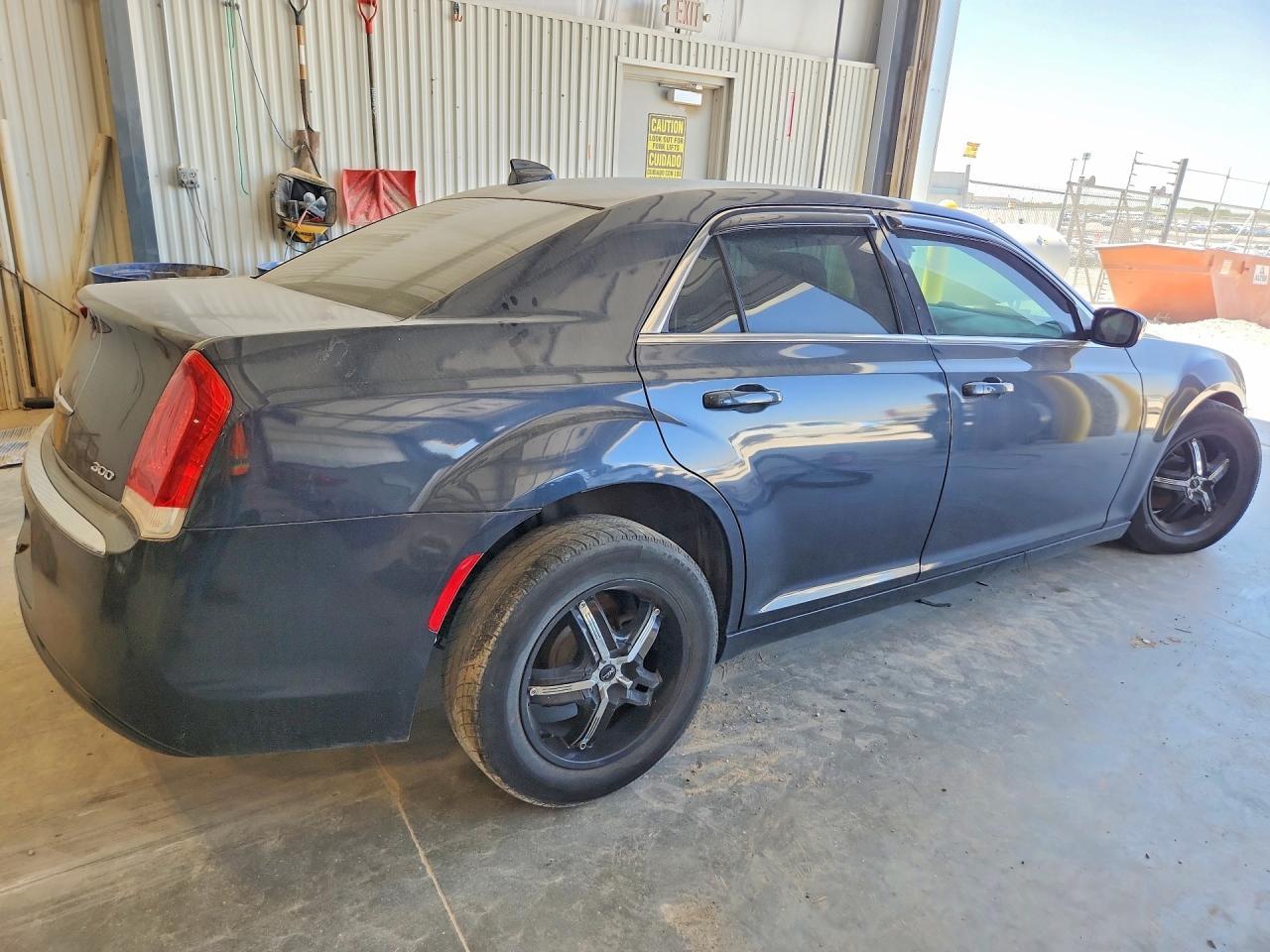 2015 Chrysler 300 Limited - Фото 3