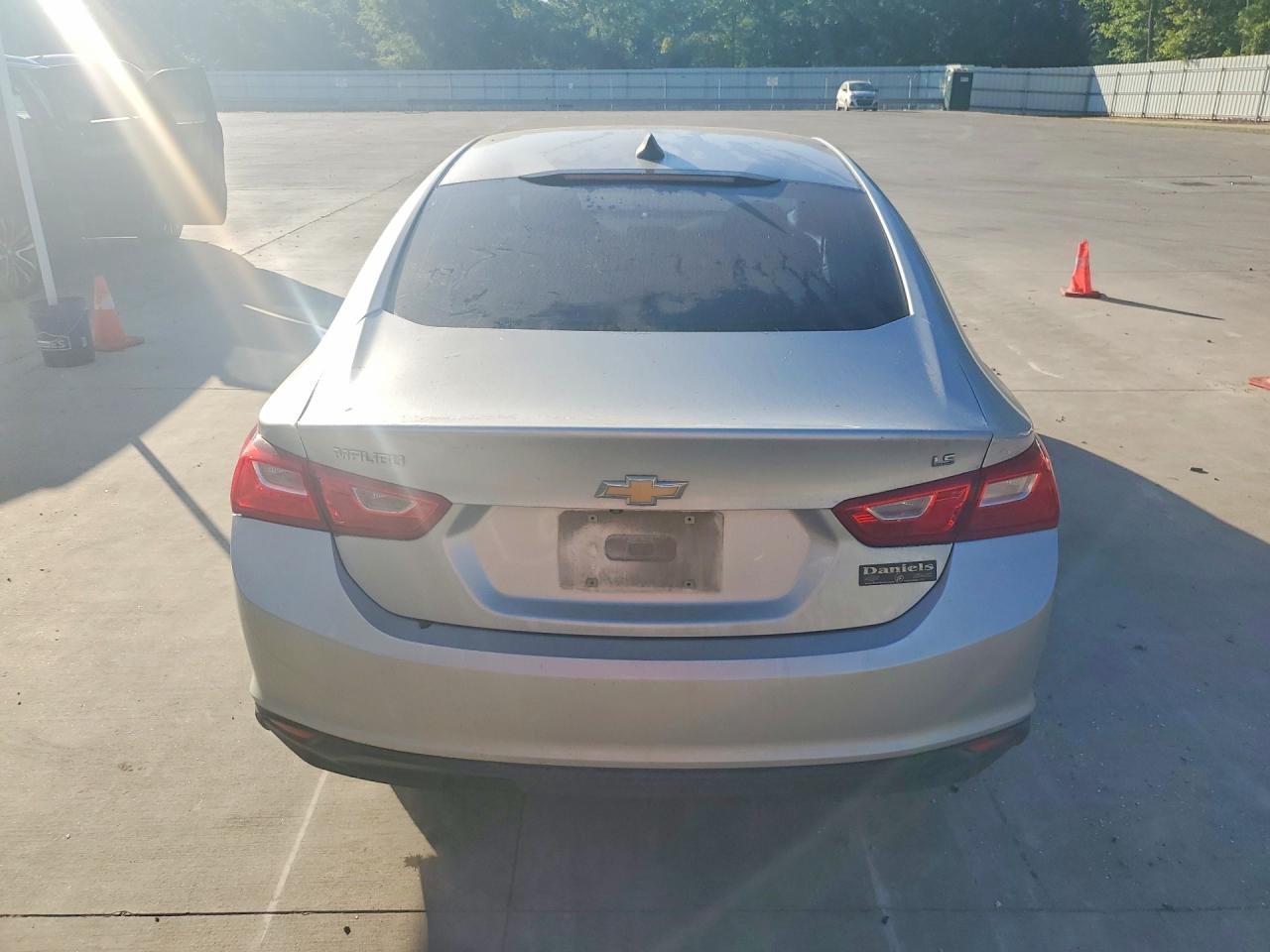 2016 Chevrolet Malibu Ls - Image 6