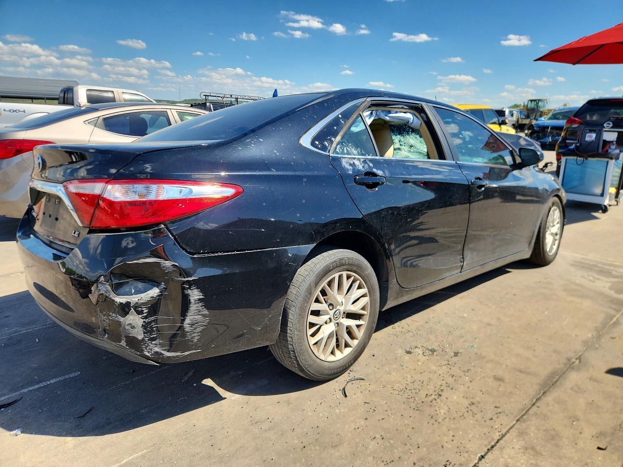 2016 Toyota Camry Le - Фото 3