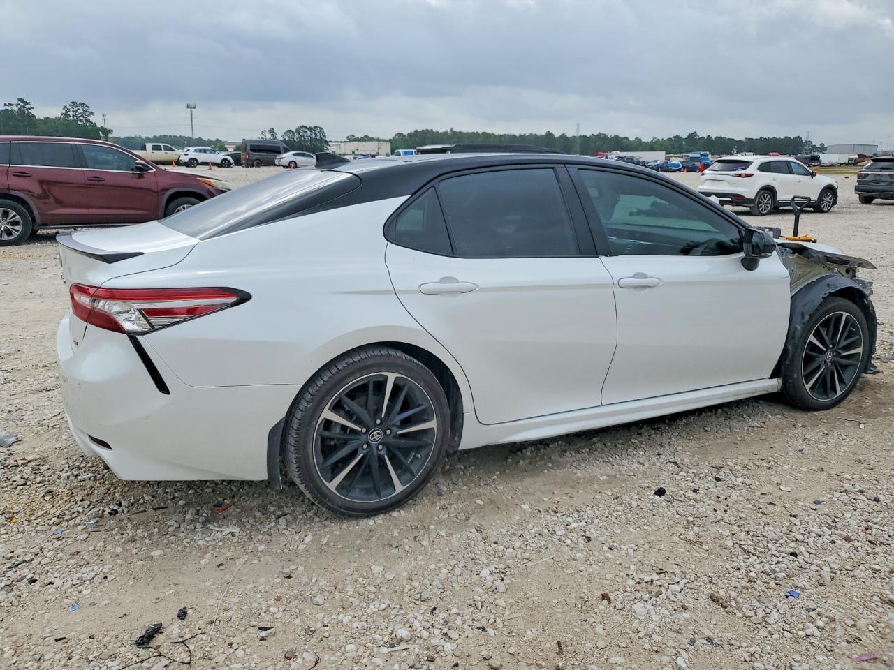 2019 Toyota Camry Xse - Фото 3