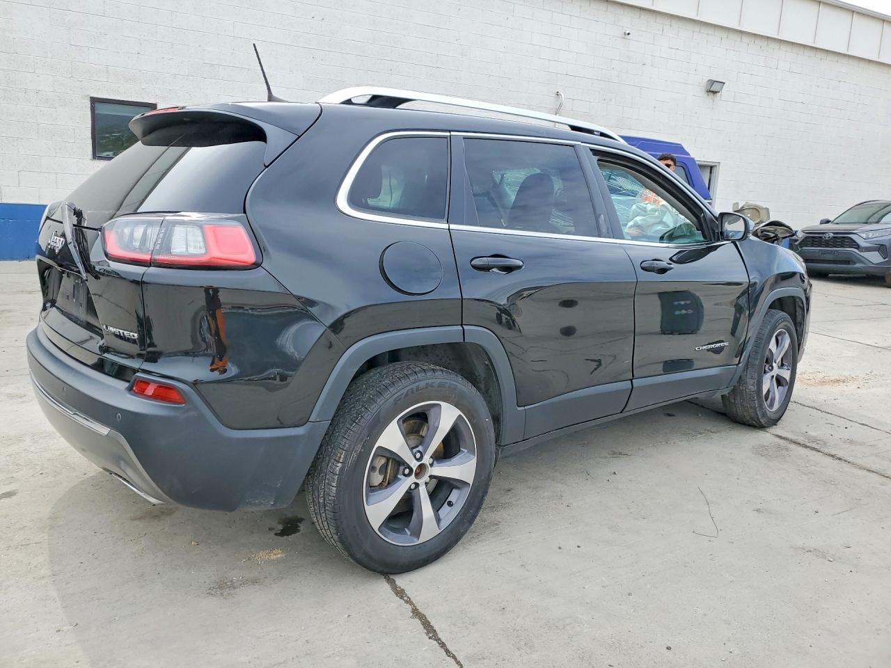 2019 Jeep Cherokee Limited - Image 3