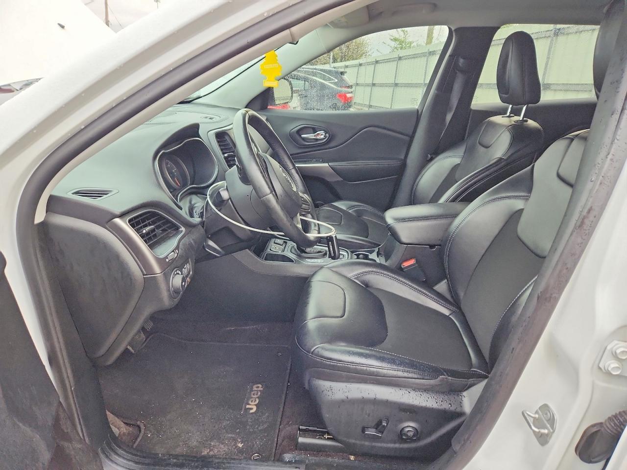 2019 Jeep Cherokee Latitude Plus - Image 7