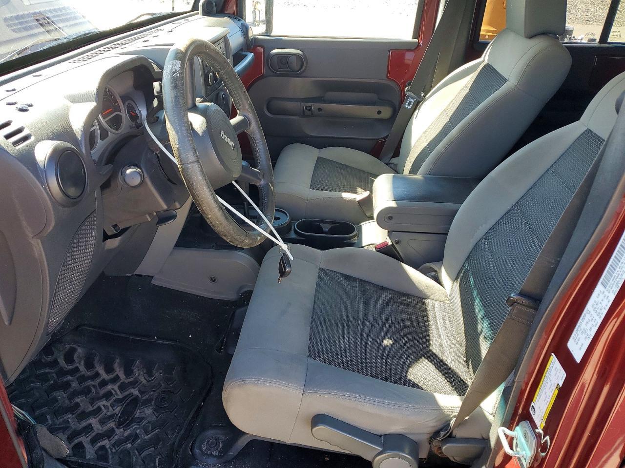 2010 Jeep Wrangler Unlimited Sport - Фото 7