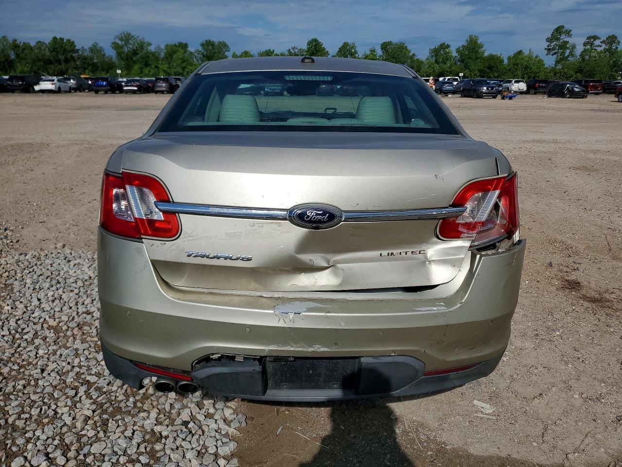 2011 Ford Taurus Limited - Image 6