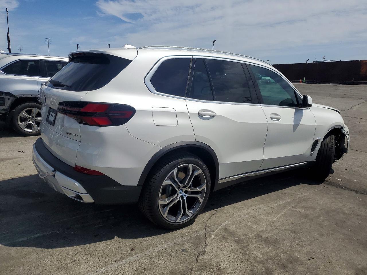 2026 BMW X5 xDrive40I - Image 3