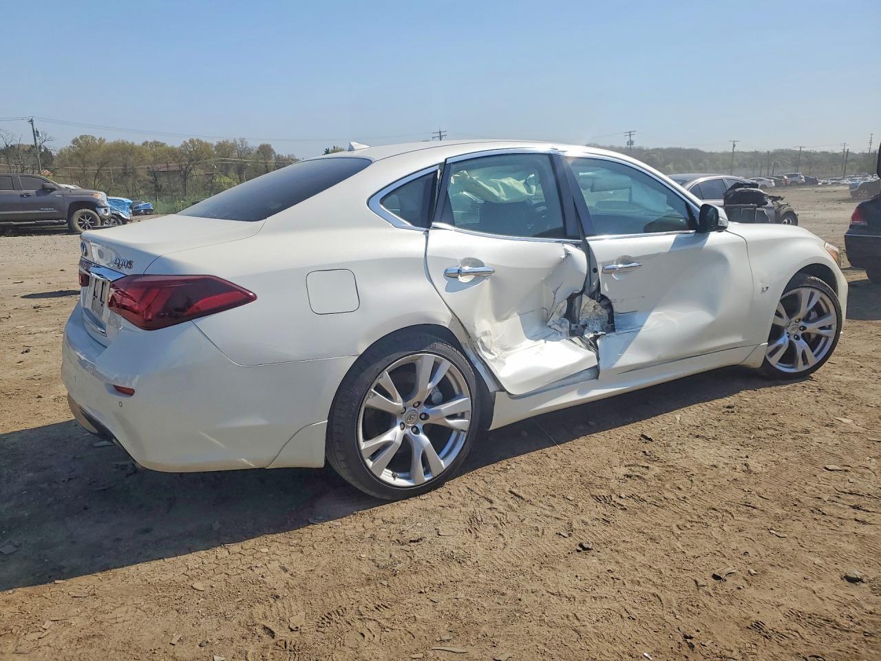 2017 Infiniti Q70 3.7 - Фото 3