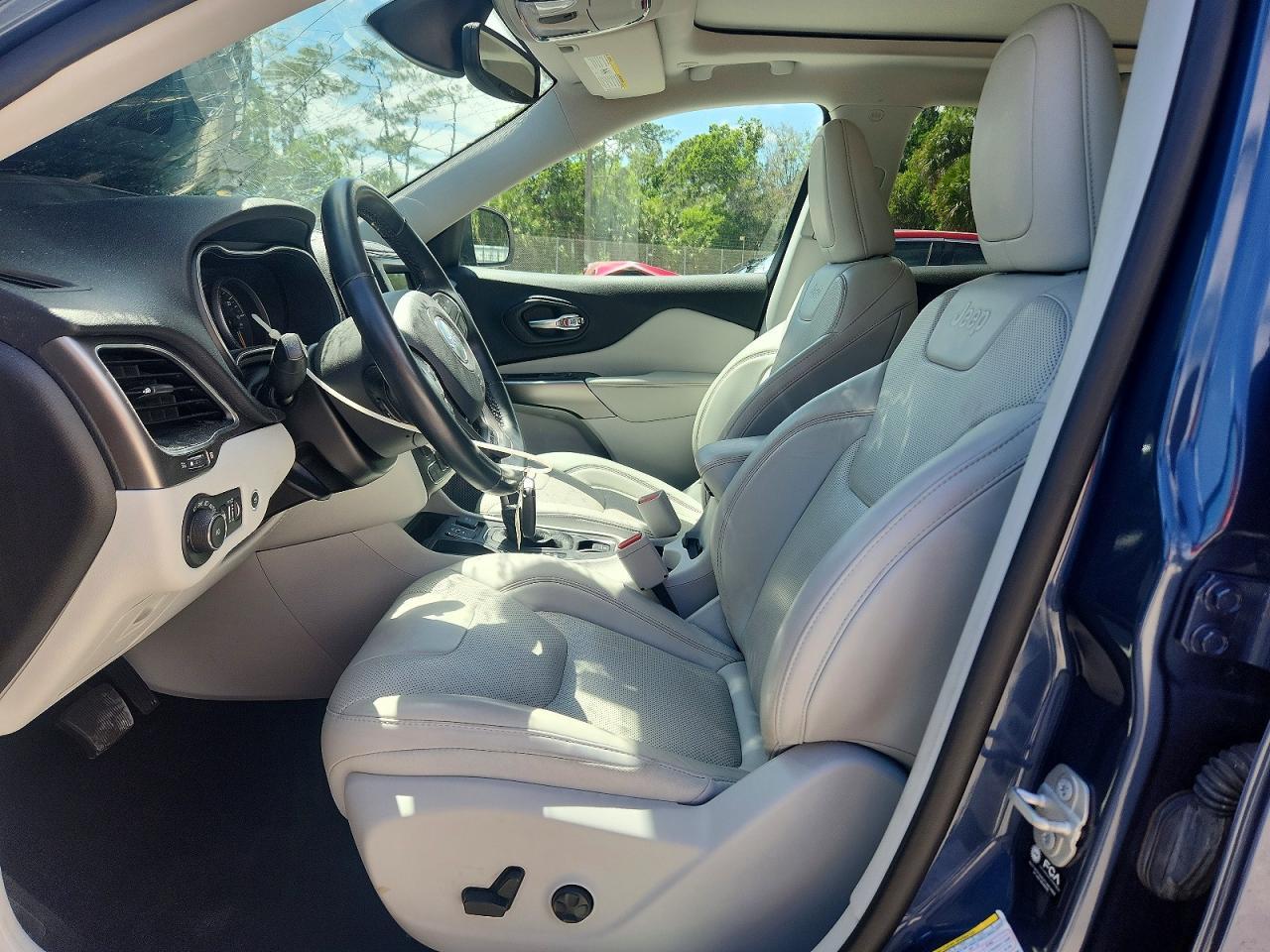 2021 Jeep Cherokee Latitude Lux - Image 7