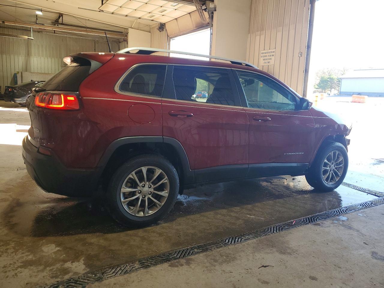 2021 Jeep Cherokee Latitude Lux - Image 3