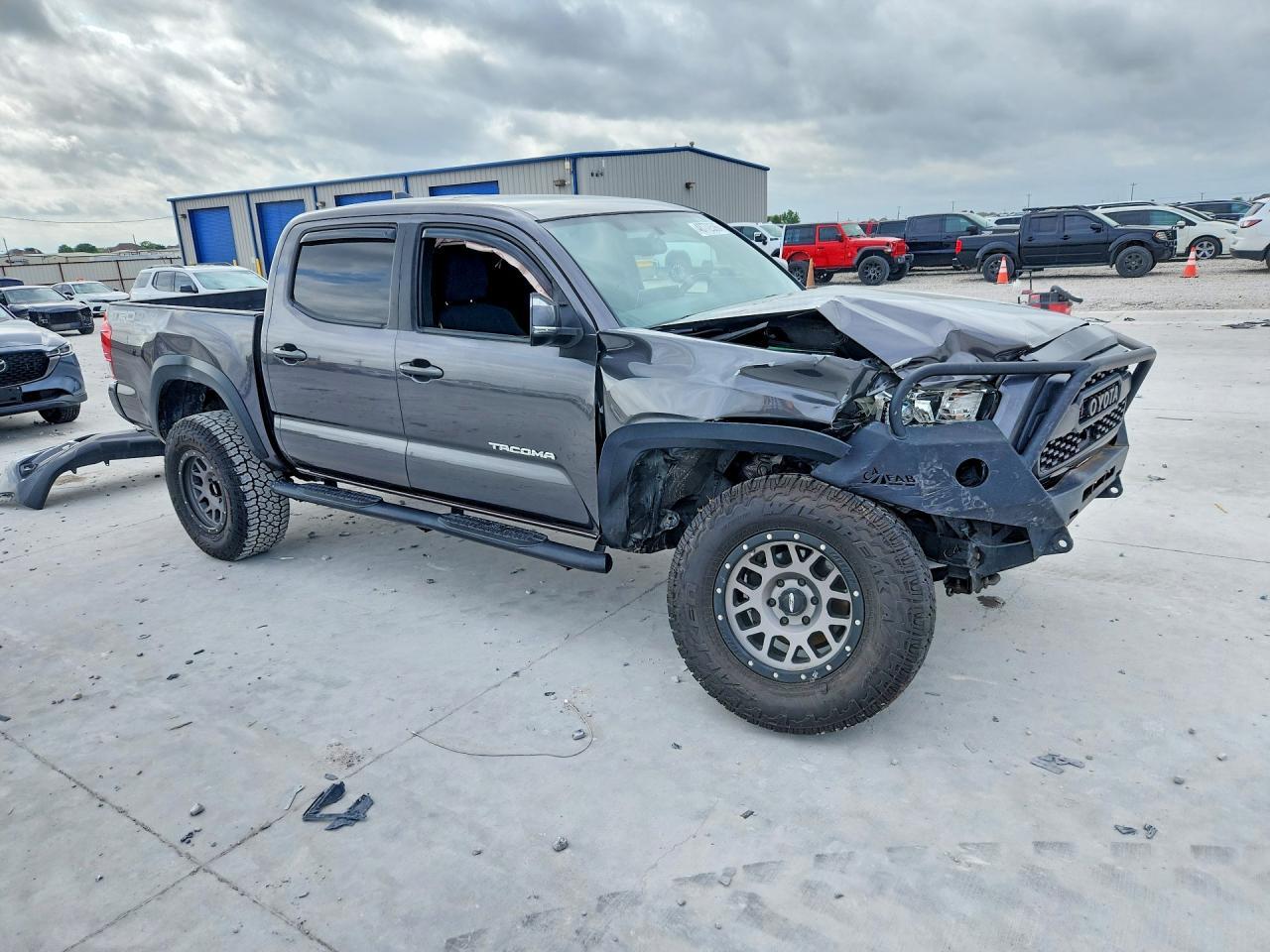 2017 Toyota Tacoma Trd Off-Road - Image 4