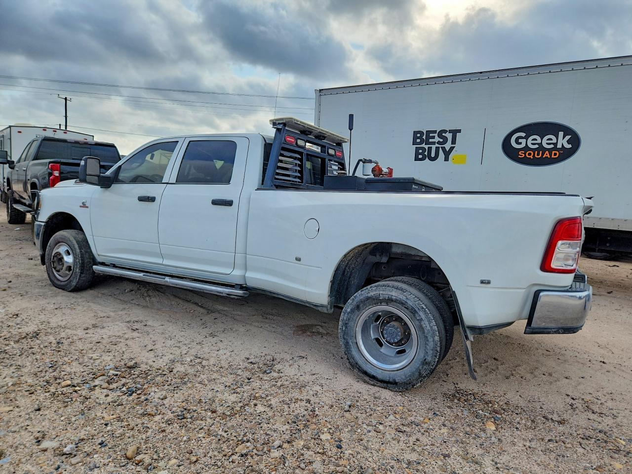 2023 Ram 3500 Tradesman - Фото 2