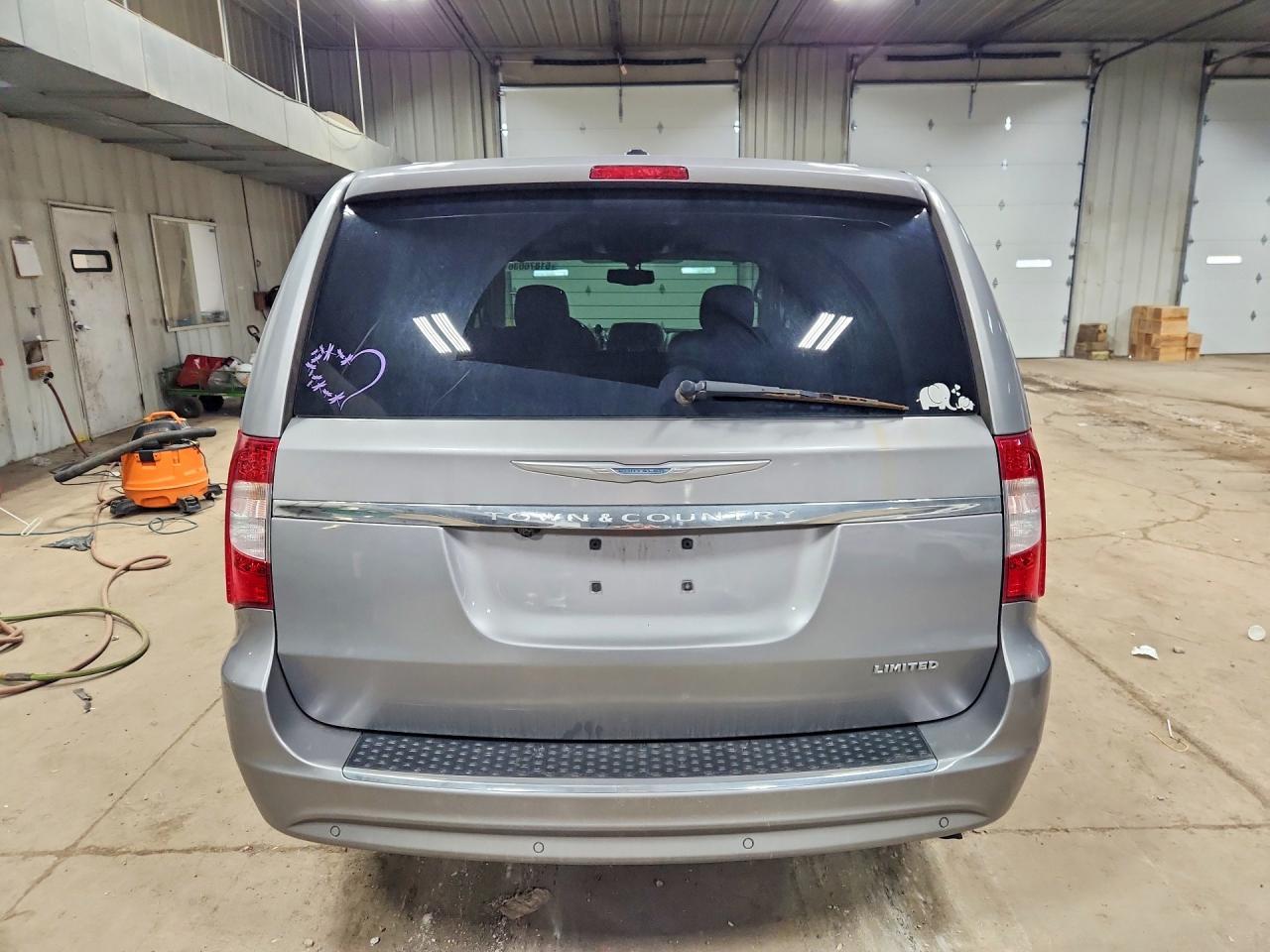 2013 Chrysler Town & Country Limited - Image 6