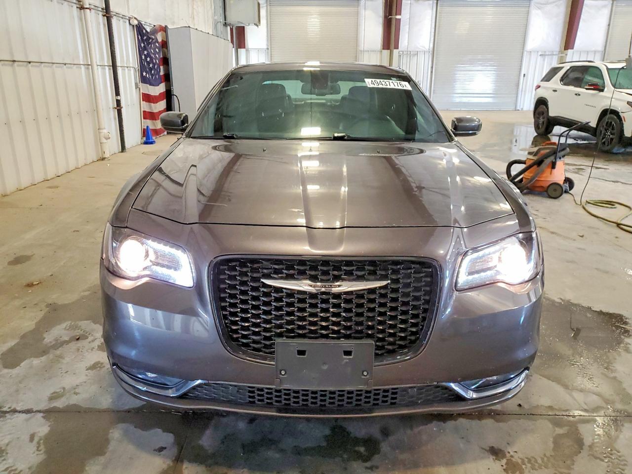 2015 Chrysler 300 S - Image 5