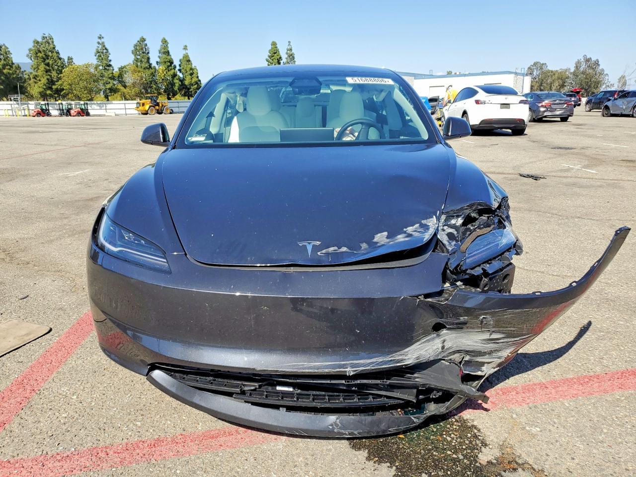 2025 Tesla Model 3 - Фото 5