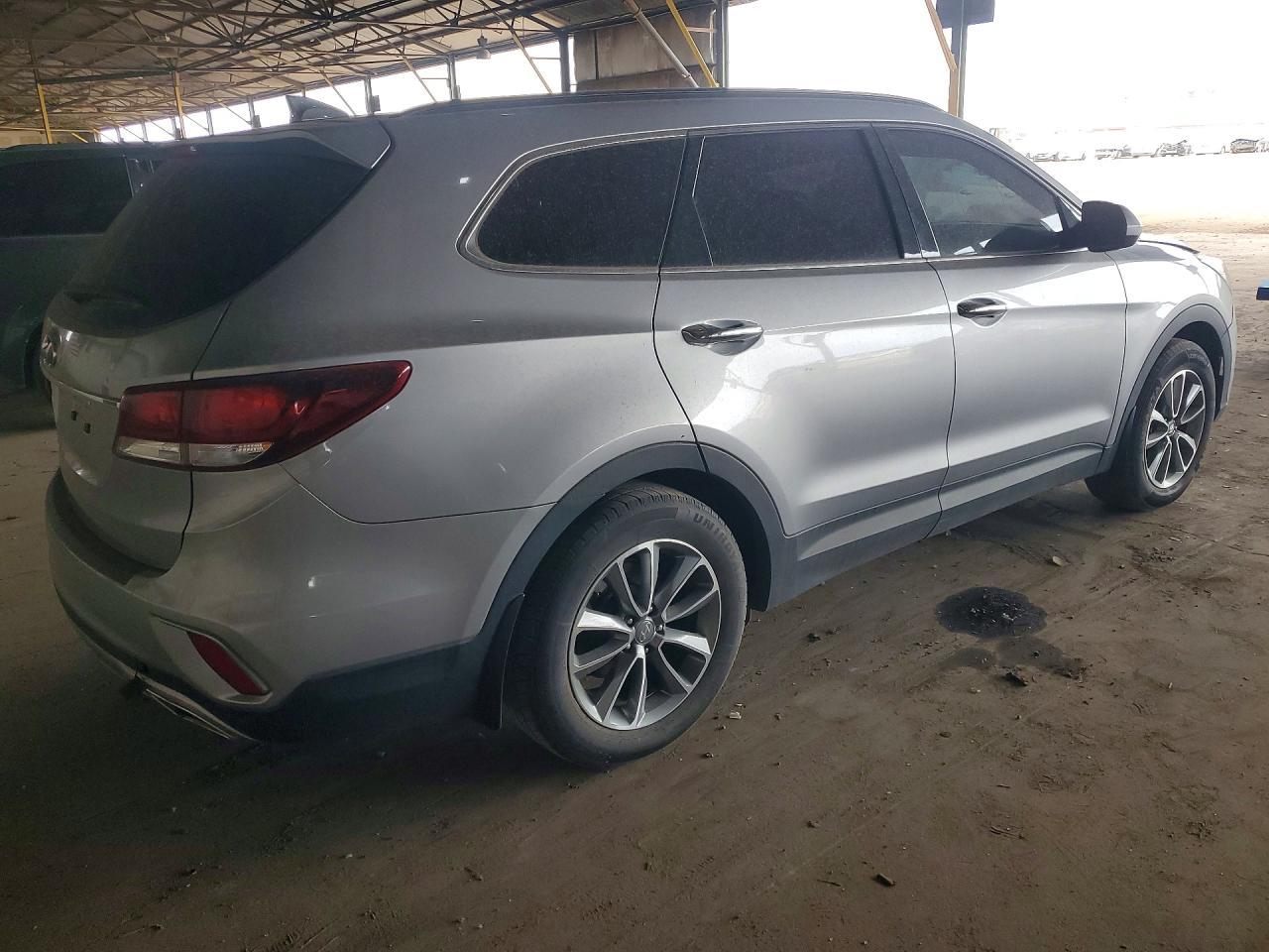 2018 Hyundai Santa Fe Se - Image 3