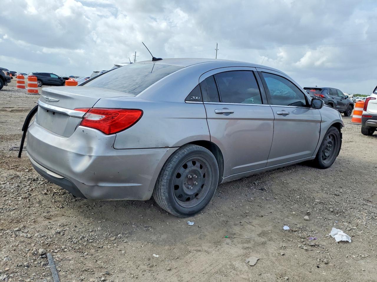 2013 Chrysler 200 Lx - Фото 3