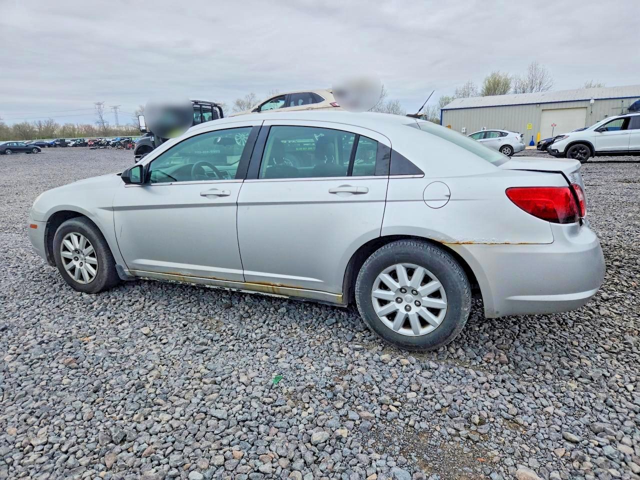 2010 Chrysler Sebring Touring - Image 2