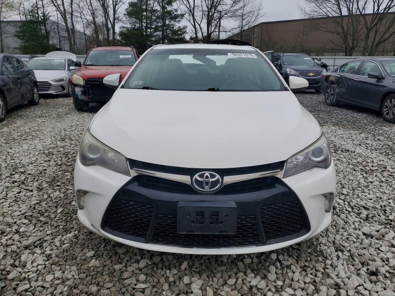 2016 Toyota Camry Se - Image 5