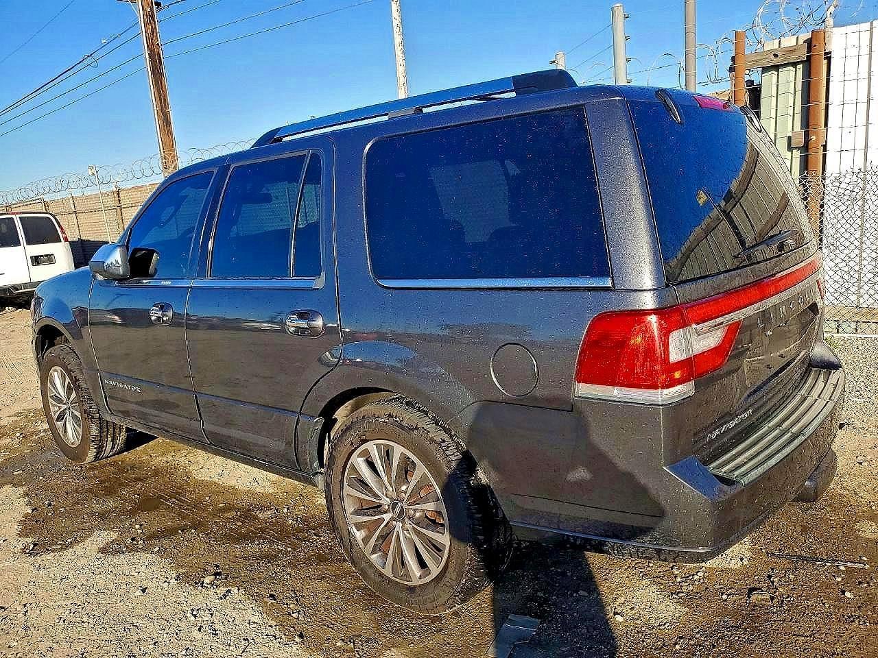 2015 Lincoln Townhouse Navigator - Фото 2