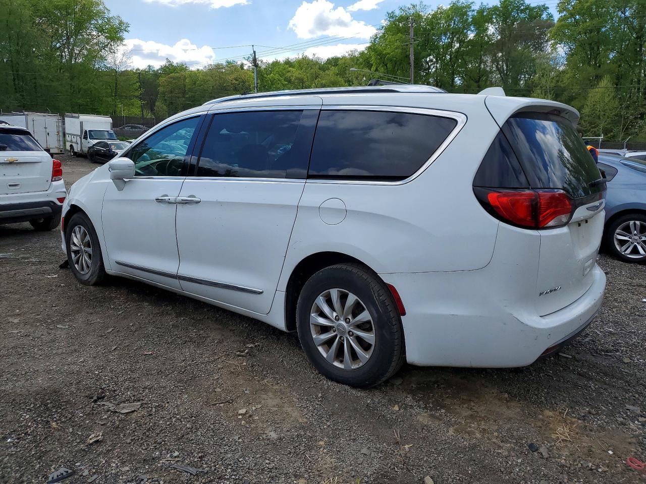 2019 Chrysler Pacifica Touring L - Image 2