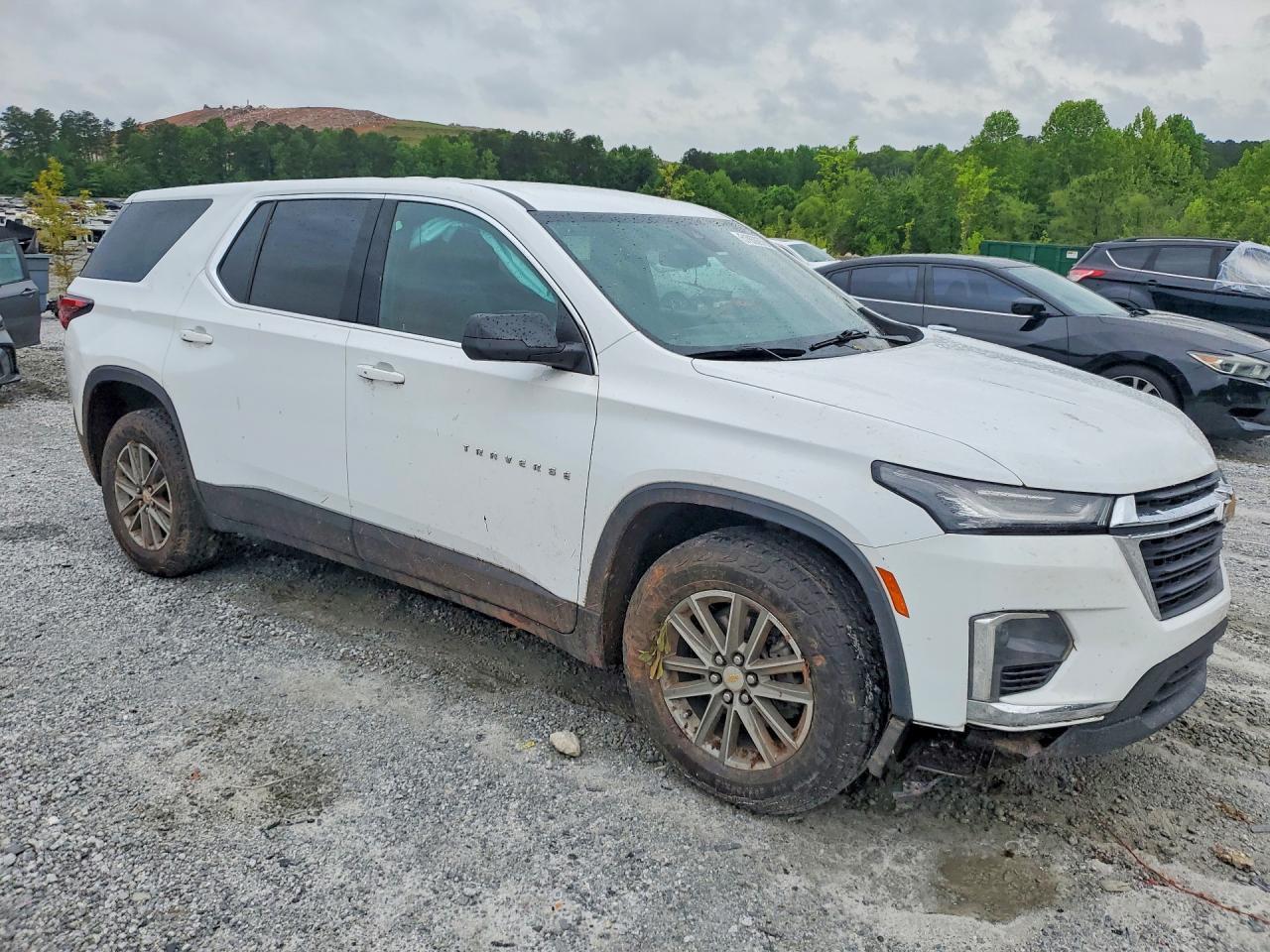2023 Chevrolet Traverse Ls - Image 4