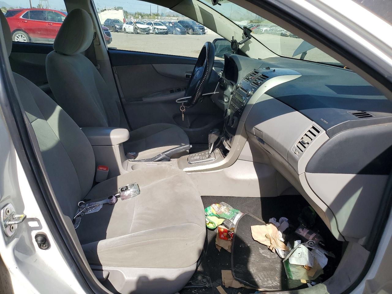 2011 Toyota Corolla Le - Фото 7