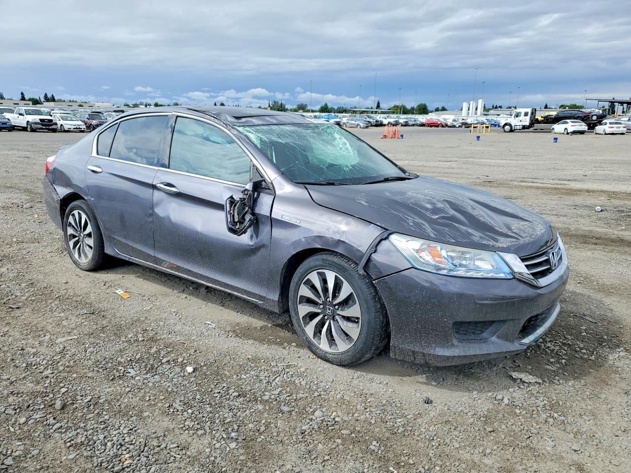 2015 Honda Accord Touring Hybrid - Фото 4